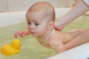 Babyschwimmen Onlinekurs – erstes Badeerlebnis: Fit für 2 Jena Babyschwimmen und Babysfit im Wasser Onlinekurs - erstes Badeerlebnis: Fit für 2 Jena